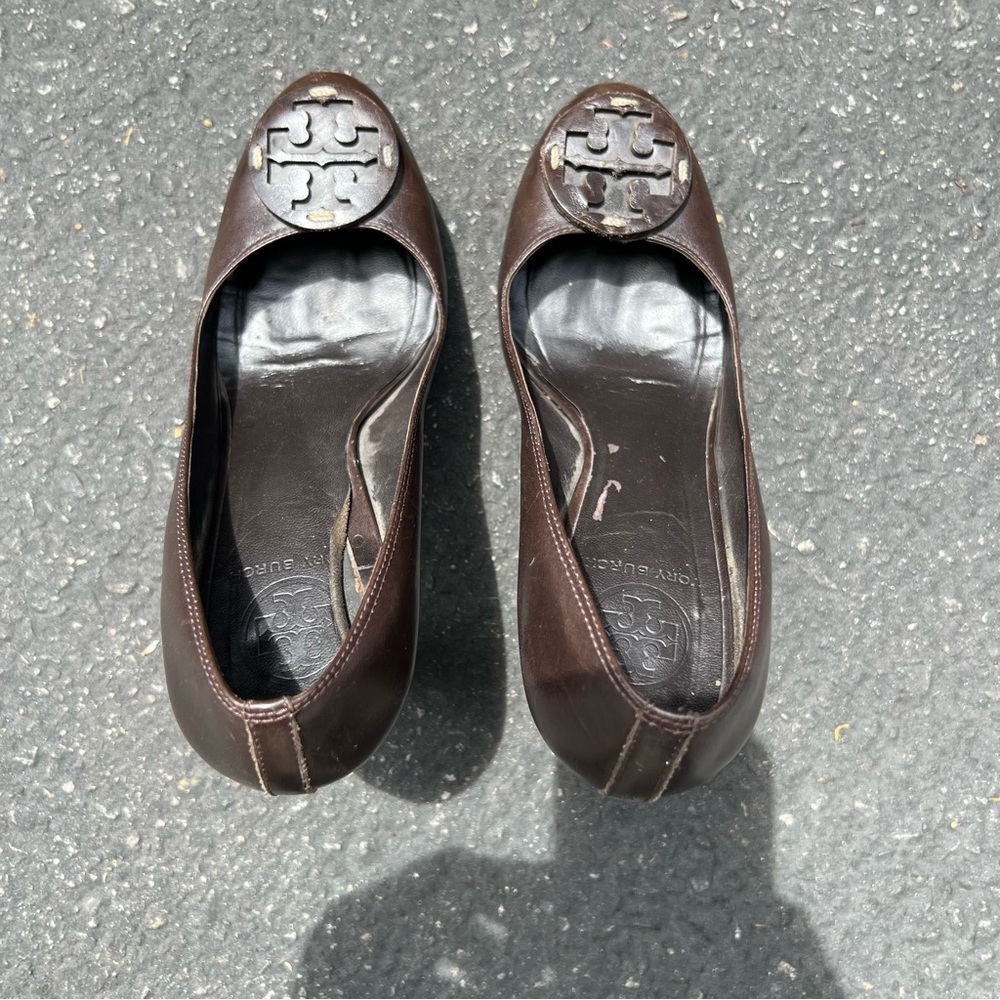 Tory Burch Betty Pump Brown Leather - Picture 11 of 11